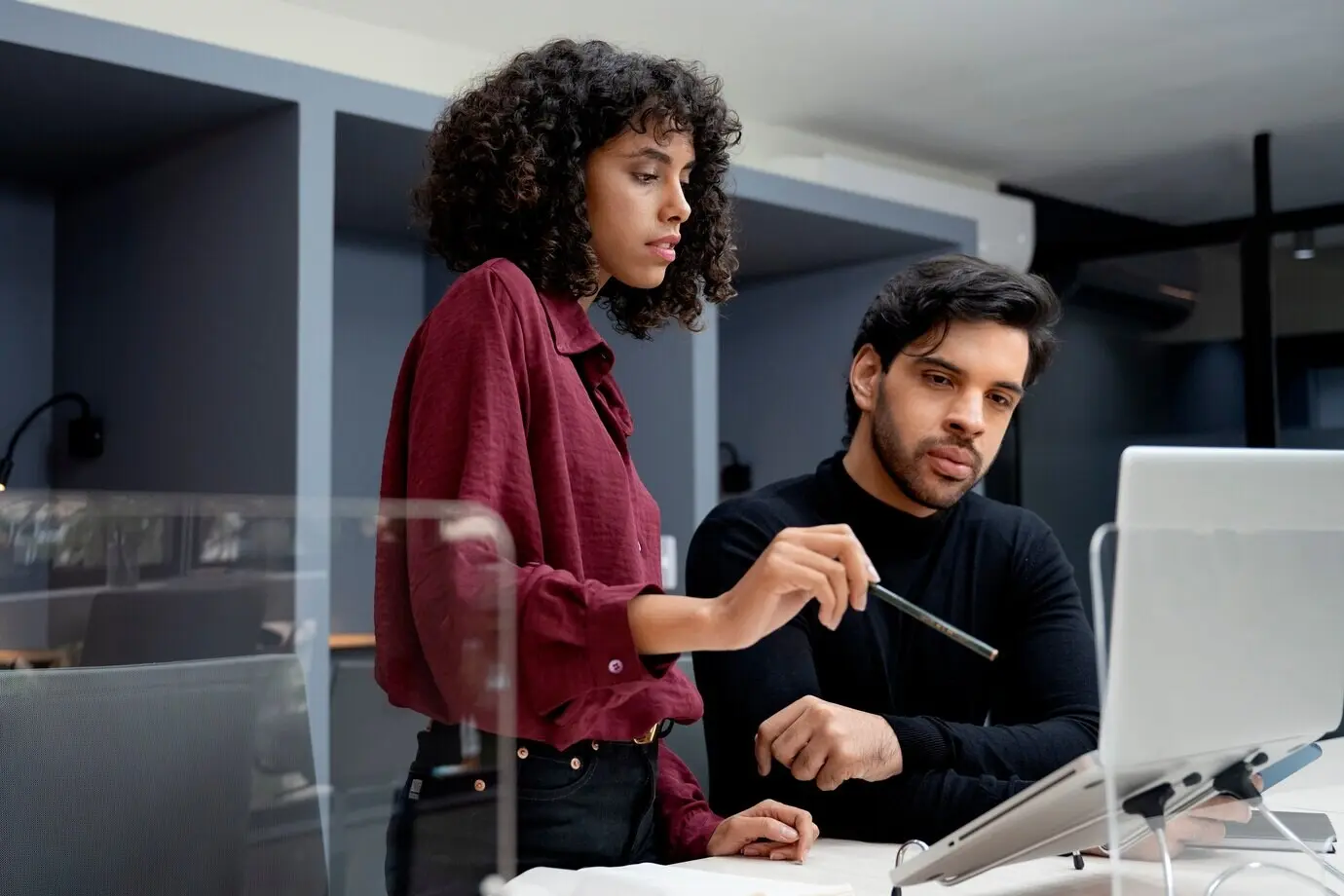 Hispanische Geschäftsleute mittleren Alters